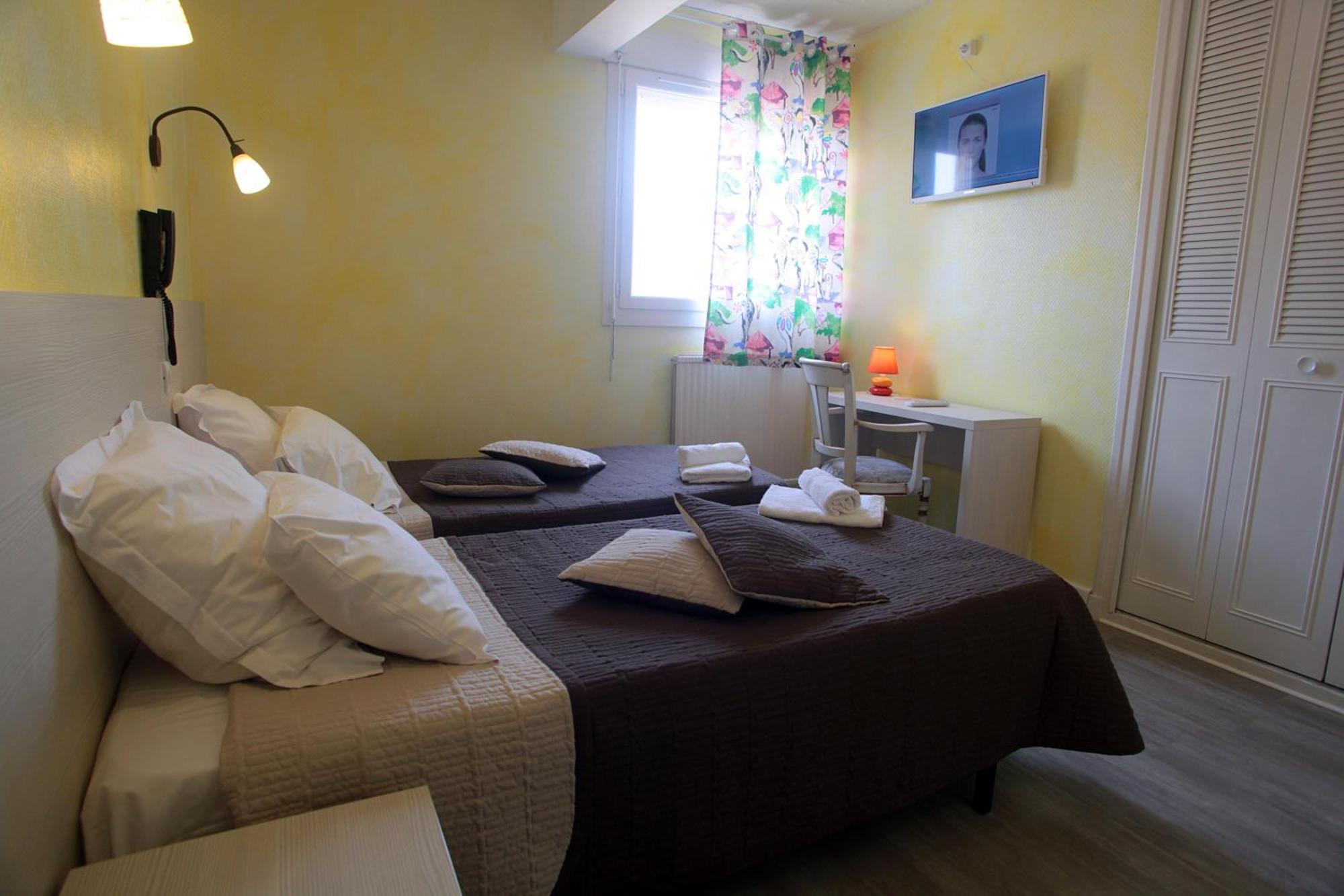 Hotel De La Plage 2 Etoiles Valras-Plage Quarto foto